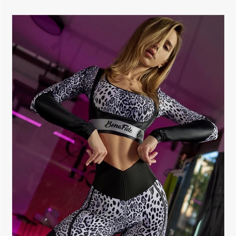 Bonafide workout Leopard Print Activewear top- SIZE XS